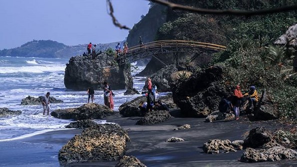 Potret Keindahan Pantai Surumanis Yang Katanya Surga Tersembunyi di Kebumen Jawa Tengah 1