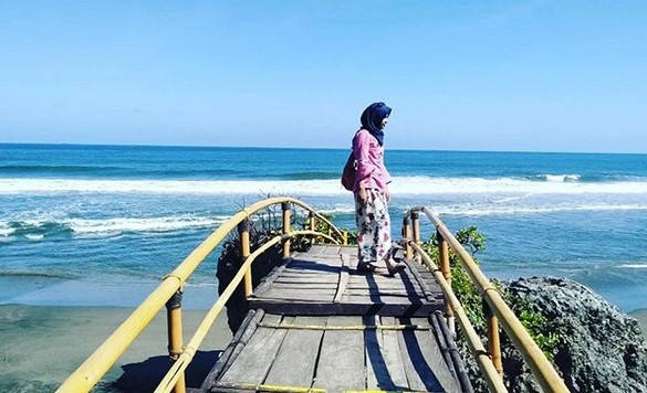 Potret Keindahan Pantai Surumanis Yang Katanya Surga Tersembunyi di Kebumen Jawa Tengah 8