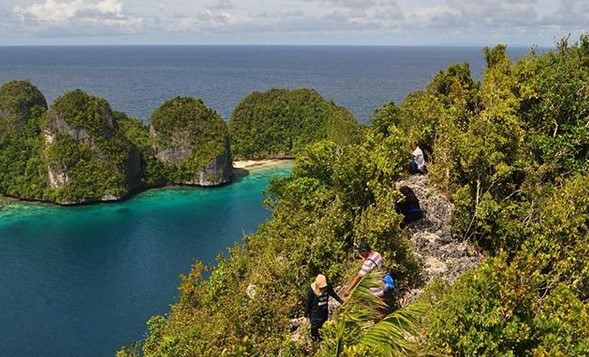 Eloknya Surga Dunia di Pulau Wayag Papua yang Tak Boleh Traveler Lewatkan 10