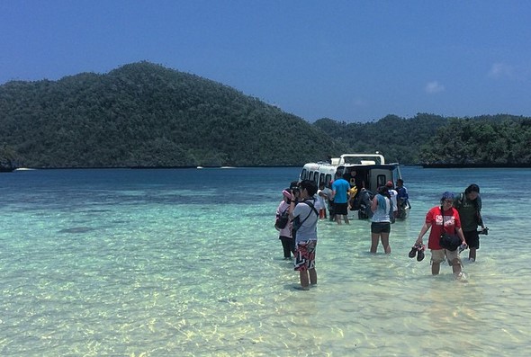 Eloknya Surga Dunia di Pulau Wayag Papua yang Tak Boleh Traveler Lewatkan 4