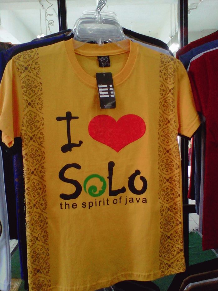 10 Rekomendasi Souvenir Khas di Daerah Solo Yang Unik Ini Membuat Wisatawan Betah Untuk Berbelanja 1 10 Rekomendasi Souvenir Khas di Daerah Solo Yang Unik Ini Membuat Wisatawan Betah Untuk Berbelanja 1