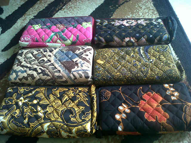 10 Rekomendasi Souvenir Khas di Daerah Solo Yang Unik Ini Membuat Wisatawan Betah Untuk Berbelanja 4 10 Rekomendasi Souvenir Khas di Daerah Solo Yang Unik Ini Membuat Wisatawan Betah Untuk Berbelanja 4