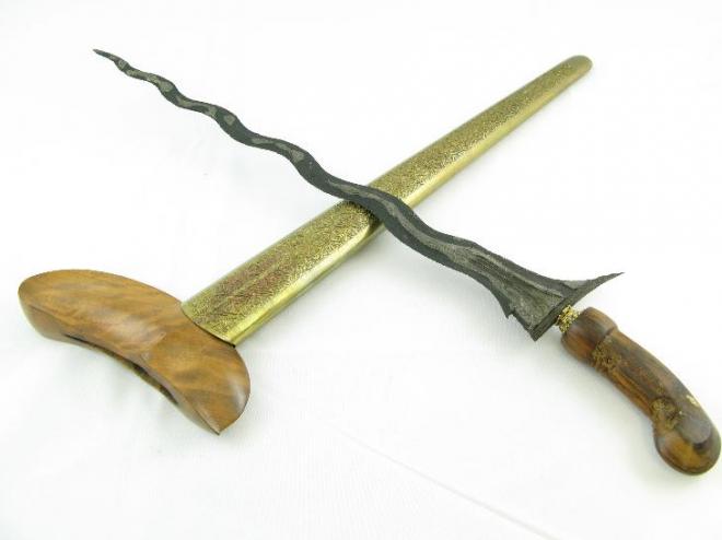 10 Rekomendasi Souvenir Khas di Daerah Solo Yang Unik Ini Membuat Wisatawan Betah Untuk Berbelanja 6 10 Rekomendasi Souvenir Khas di Daerah Solo Yang Unik Ini Membuat Wisatawan Betah Untuk Berbelanja 6