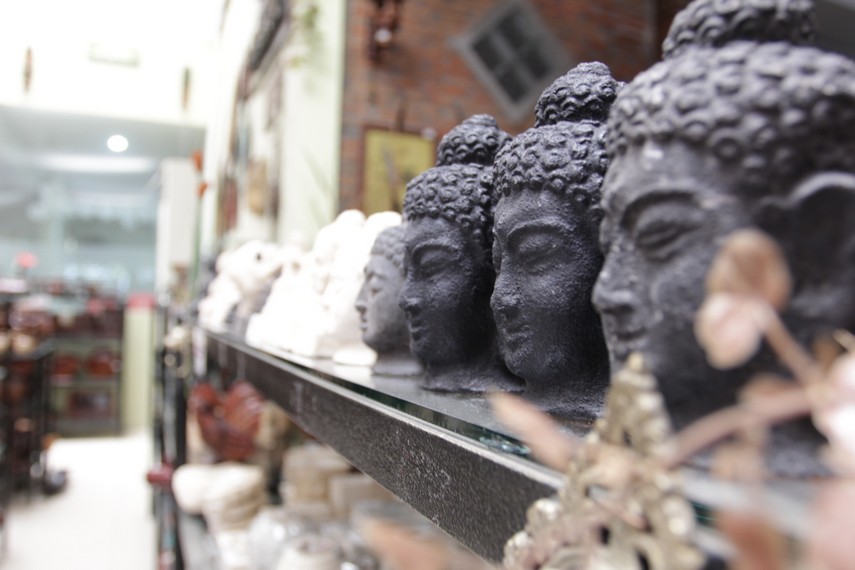 10 Rekomendasi Souvenir Khas di Daerah Solo Yang Unik Ini Membuat Wisatawan Betah Untuk Berbelanja 8 10 Rekomendasi Souvenir Khas di Daerah Solo Yang Unik Ini Membuat Wisatawan Betah Untuk Berbelanja 8