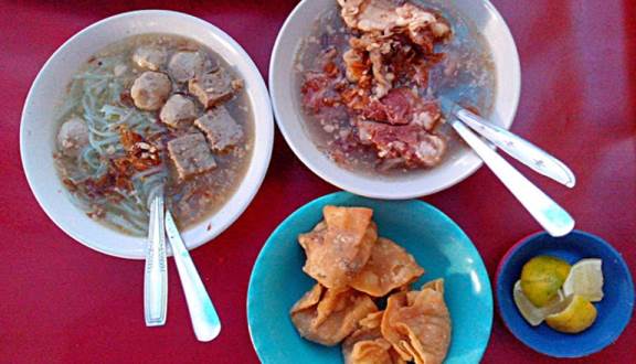 Jelajahi Beberapa Rekomendasi Kuliner Bakso Ciptaan Arek Suroboyo Yang Jumbo Atau Isi Daging Cincang 2