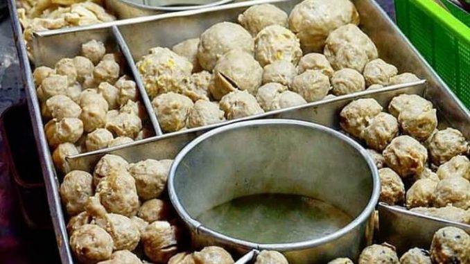 Jelajahi Beberapa Rekomendasi Kuliner Bakso Ciptaan Arek Suroboyo Yang Jumbo Atau Isi Daging Cincang 8