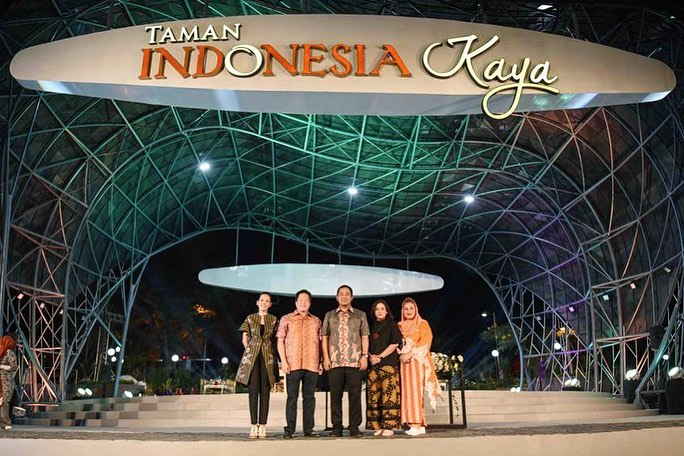 10 Foto Indahnya Taman Indonesia Kaya Semarang 3