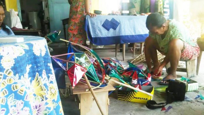 10 Daftar Pilihan Cinderamata Khas Daerah Tegal Yang Sangat Unik Ini Jangan Sampai Ketinggalan! 7 10 Daftar Pilihan Cinderamata Khas Daerah Tegal Yang Sangat Unik Ini Jangan Sampai Ketinggalan! 7