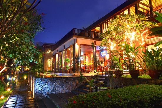 10 Tempat Makan Siang di Bandung Paling Recommended, Ini Daftarnya! 6 10 Tempat Makan Siang di Bandung Paling Recommended, Ini Daftarnya! 6