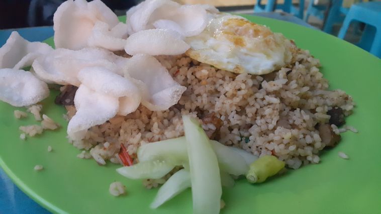 Nasi Goreng Maknyus Ala Arek-Arek Suroboyo Ini Wajib Kamu Coba! Daftarnya Ada Disini! 2 Nasi Goreng Maknyus Ala Arek-Arek Suroboyo Ini Wajib Kamu Coba! Daftarnya Ada Disini! 2