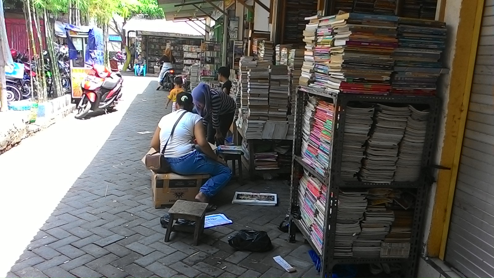 Beberapa Pilihan Tempat Wisata Belanja di Surabaya Yang Sering Diserbu Wisatawan dan Terkenal Murah 6