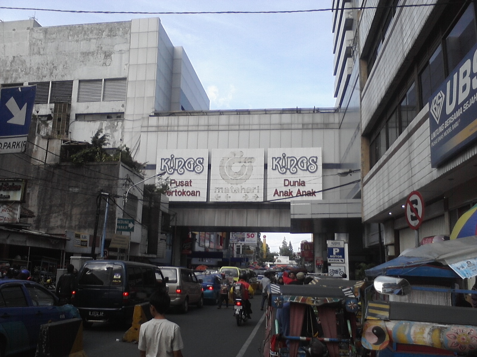 10 Rekomendasi Tempat Wisata Belanja Murah di Bandung Dengan Berbagai Macam Pilihan Barang 2 10 Rekomendasi Tempat Wisata Belanja Murah di Bandung Dengan Berbagai Macam Pilihan Barang 2