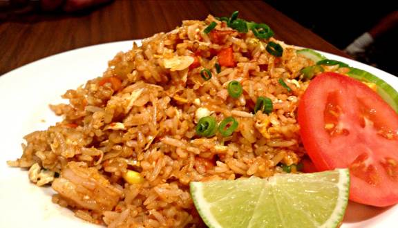 Nasi Goreng Maknyus Ala Arek-Arek Suroboyo Ini Wajib Kamu Coba! Daftarnya Ada Disini! 8 Nasi Goreng Maknyus Ala Arek-Arek Suroboyo Ini Wajib Kamu Coba! Daftarnya Ada Disini! 8