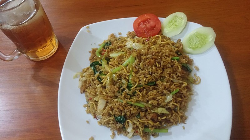 10 Kedai Nasi Goreng Enak di Bandung, Murah Meriah Mulai 13 Ribuan Saja! 4 10 Kedai Nasi Goreng Enak di Bandung, Murah Meriah Mulai 13 Ribuan Saja! 4
