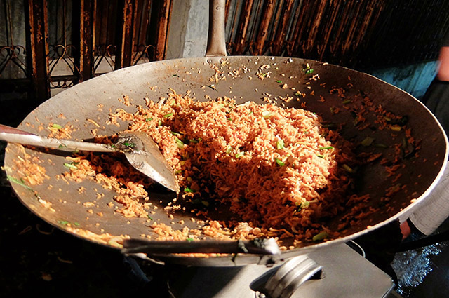 Nasi Goreng Maknyus Ala Arek-Arek Suroboyo Ini Wajib Kamu Coba! Daftarnya Ada Disini! 4 Nasi Goreng Maknyus Ala Arek-Arek Suroboyo Ini Wajib Kamu Coba! Daftarnya Ada Disini! 4