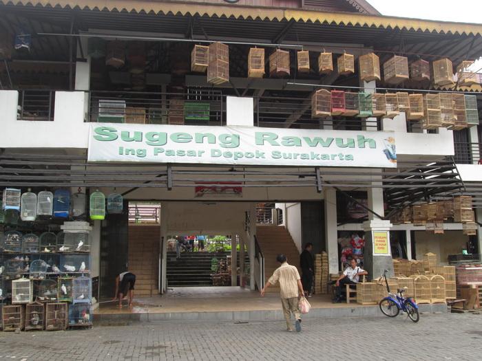 7 Rekomendasi Tempat Belanja di Daerah Solo Yang Terkenal Lengkap dan Murah, Wajib Kalian Kunjungi! 9