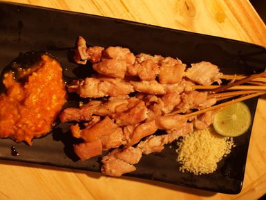 10 Tempat Makan Siang di Bandung Paling Recommended, Ini Daftarnya! 9 10 Tempat Makan Siang di Bandung Paling Recommended, Ini Daftarnya! 9