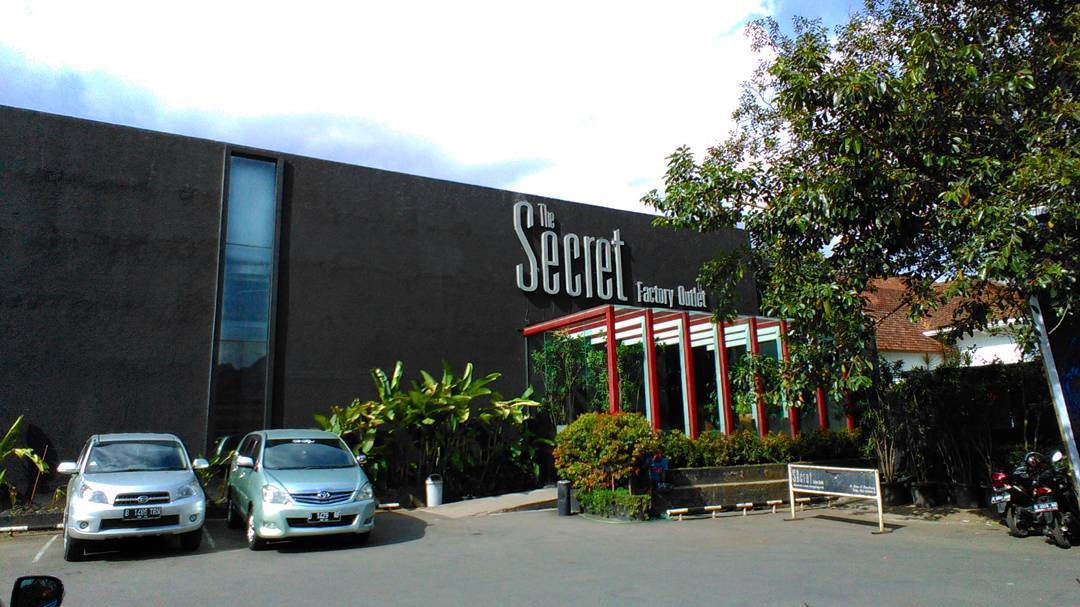 10 Rekomendasi Tempat Wisata Belanja Murah di Bandung Dengan Berbagai Macam Pilihan Barang 1 10 Rekomendasi Tempat Wisata Belanja Murah di Bandung Dengan Berbagai Macam Pilihan Barang 1