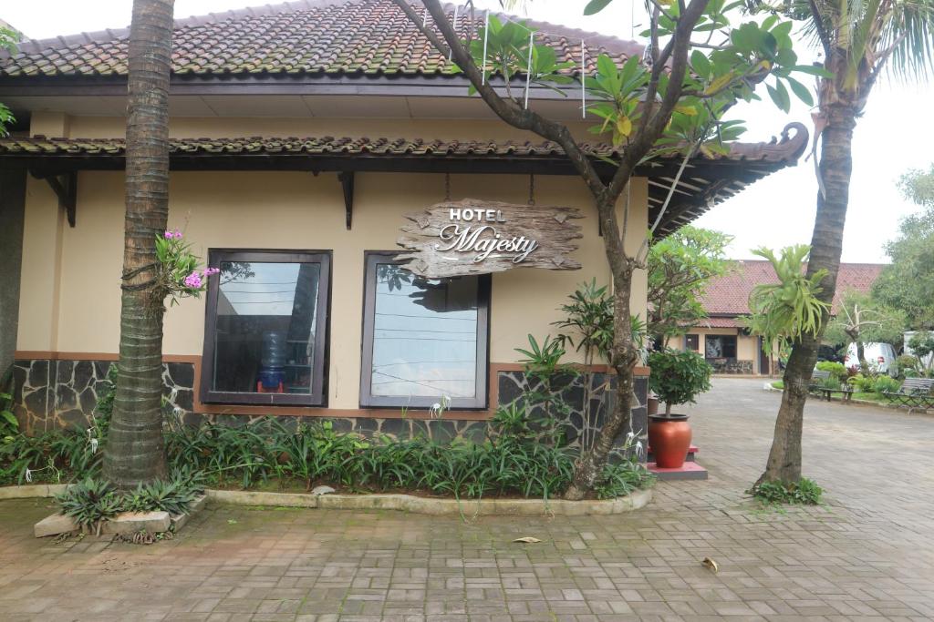 10 Penginapan Murah di Kudus Mulai Rp.55.000 Adakah Yang Dekat Menara Colo Muria Rahtawu? 6 10 Penginapan Murah di Kudus Mulai Rp.55.000 Adakah Yang Dekat Menara Colo Muria Rahtawu? 6