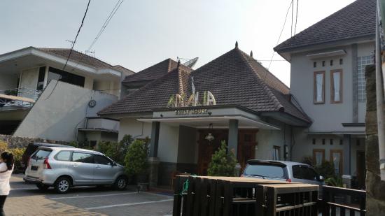 10 Rekomendasi Guest House di Malang Dengan Harga Yang Murah Mulai Rp.103.305 Dengan Fasilitas Lengkap 4
