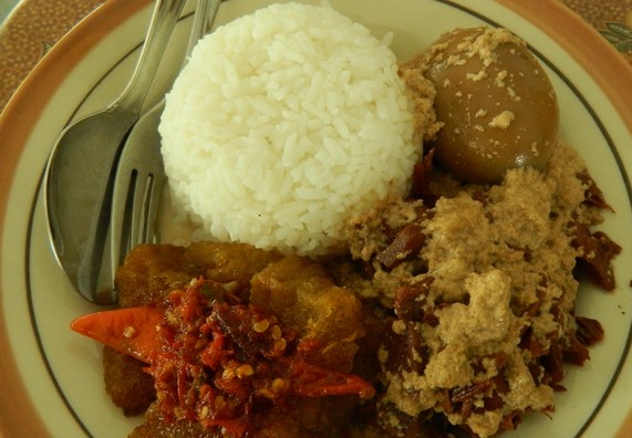 Jangan Ngaku Anak Bangsa Sejati, Kalau Belom Cobain 10 Gudeg Enak di Jakarta Ini! 2 Jangan Ngaku Anak Bangsa Sejati, Kalau Belom Cobain 10 Gudeg Enak di Jakarta Ini! 2