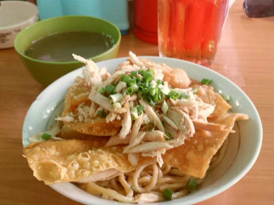 Termaknyus! Daftar Bubur Ayam Yang Recommended di Makassar 10 Termaknyus! Daftar Bubur Ayam Yang Recommended di Makassar 10