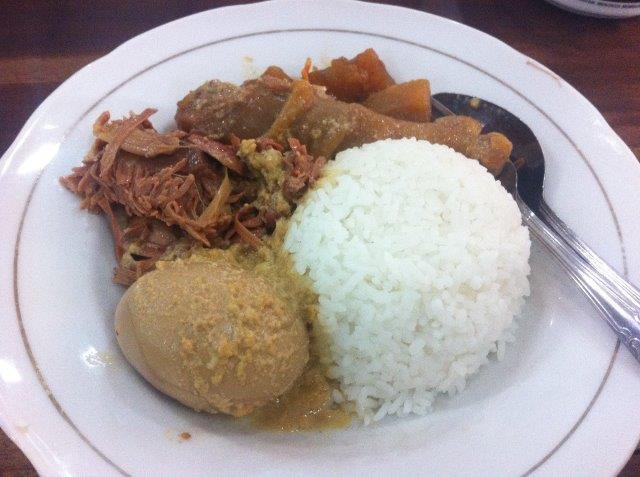 Nggak Nyangka! Hanya Dengan 10 Ribu Saja, Bisa Makan Gudeg Enak di Solo! 5