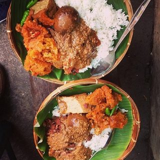 Nggak Nyangka! Hanya Dengan 10 Ribu Saja, Bisa Makan Gudeg Enak di Solo! 8
