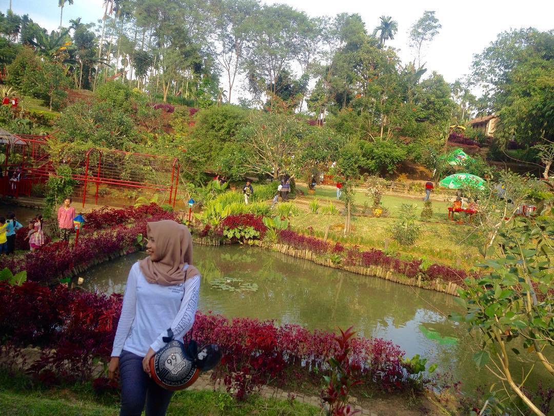 Banyak Spot Foto di Taman The Le Hu Garden 9 Banyak Spot Foto di Taman The Le Hu Garden 9