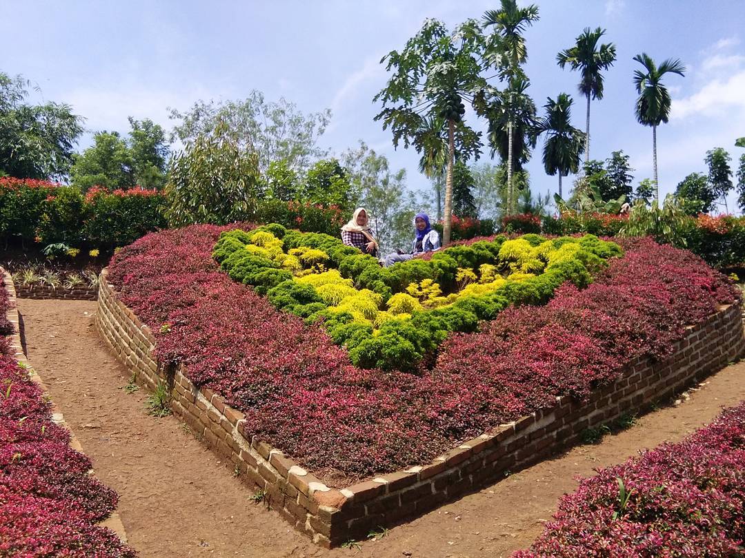 Banyak Spot Foto di Taman The Le Hu Garden 8 Banyak Spot Foto di Taman The Le Hu Garden 8