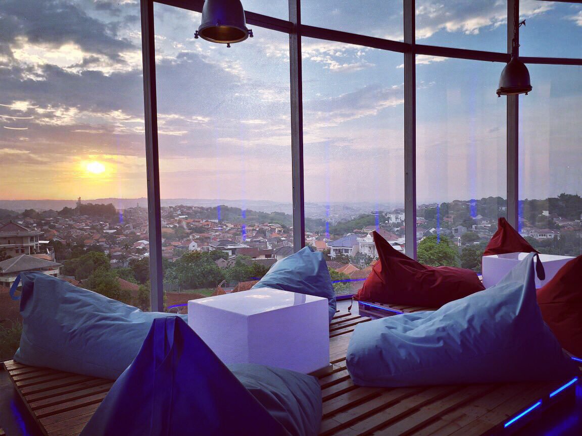 10 Rekomendasi Cafe Yang Sangat Kece di Daerah Semarang Untuk Dinner Romantis Bersama Pasangan 5