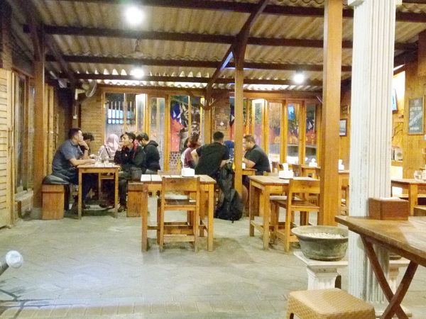 10 Daftar Pilihan Tempat Ngopi Paling Nikmat dan Murah di Daerah Malang, Sudah Pernah Coba? 3