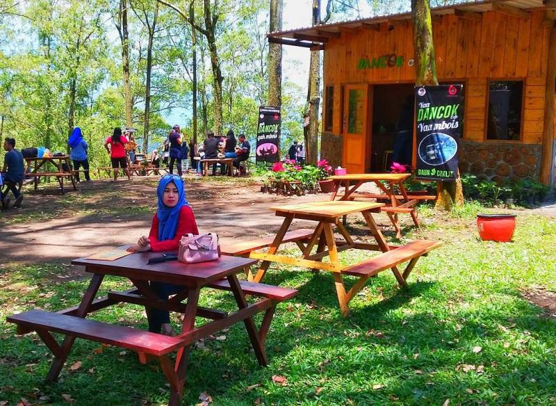 10 Daftar Pilihan Tempat Ngedate di Daerah Malang Dengan Suasana Cafe Yang Romantis 8