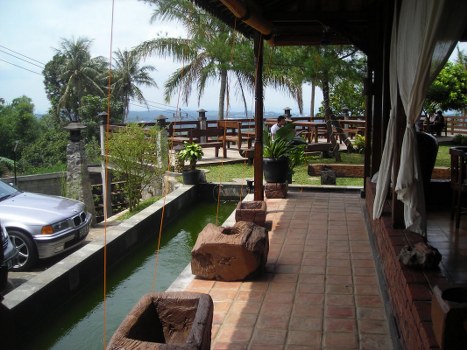 10 Rekomendasi Cafe Yang Sangat Kece di Daerah Semarang Untuk Dinner Romantis Bersama Pasangan 6