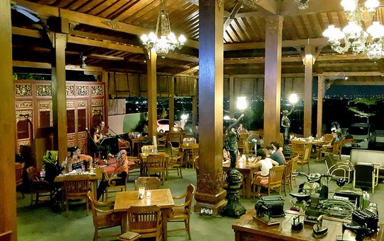 10 Rekomendasi Cafe Yang Sangat Kece di Daerah Semarang Untuk Dinner Romantis Bersama Pasangan 8