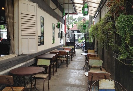 10 Rekomendasi Cafe Paling Hits di Daerah Malang, Bikin Nongkrong Makin Seru dan Lupa Pulang! 8