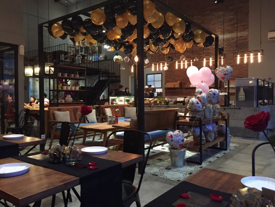 10 Rekomendasi Cafe Paling Kece Untuk Hangout Daerah Surabaya, Yang Wajib Kalian Pilih Untuk Dikunjungi! 10