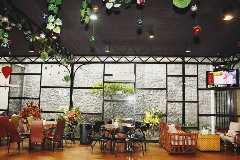 10 Daftar Pilihan Cafe Paling Romantis di Surabaya Yang Cocok Banget Untuk Dinner Bersama Pasangan 2