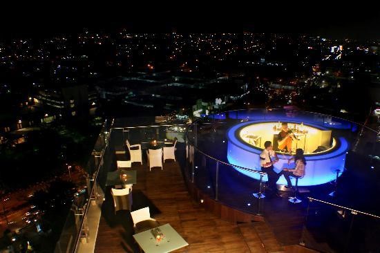 10 Daftar Pilihan Cafe Paling Romantis di Surabaya Yang Cocok Banget Untuk Dinner Bersama Pasangan 4
