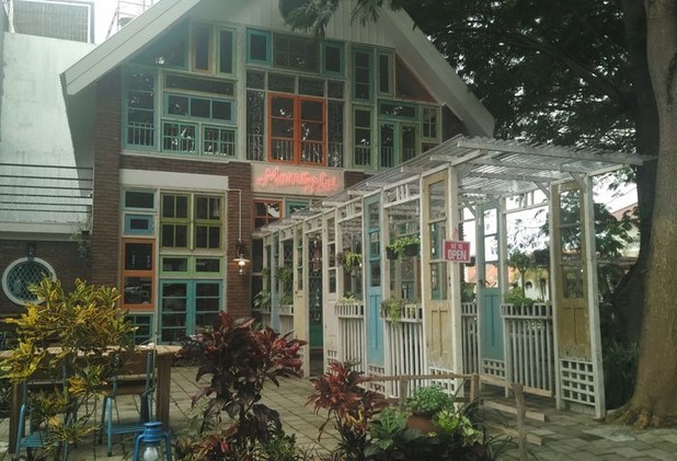 10 Rekomendasi Cafe Dengan Keunikan Yang Bikin Momen Hangoutmu di Surabaya Semakin Seru dan Betah! 5