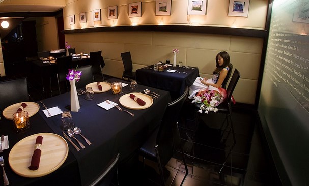 10 Daftar Pilihan Cafe Paling Romantis di Surabaya Yang Cocok Banget Untuk Dinner Bersama Pasangan 8