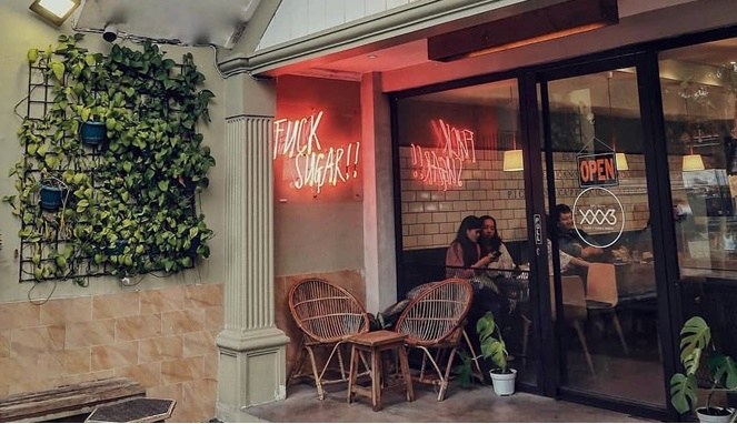 10 Rekomendasi Cafe Dengan Keunikan Yang Bikin Momen Hangoutmu di Surabaya Semakin Seru dan Betah! 8