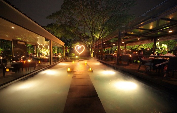 10 Daftar Pilihan Cafe Paling Romantis di Surabaya Yang Cocok Banget Untuk Dinner Bersama Pasangan 6