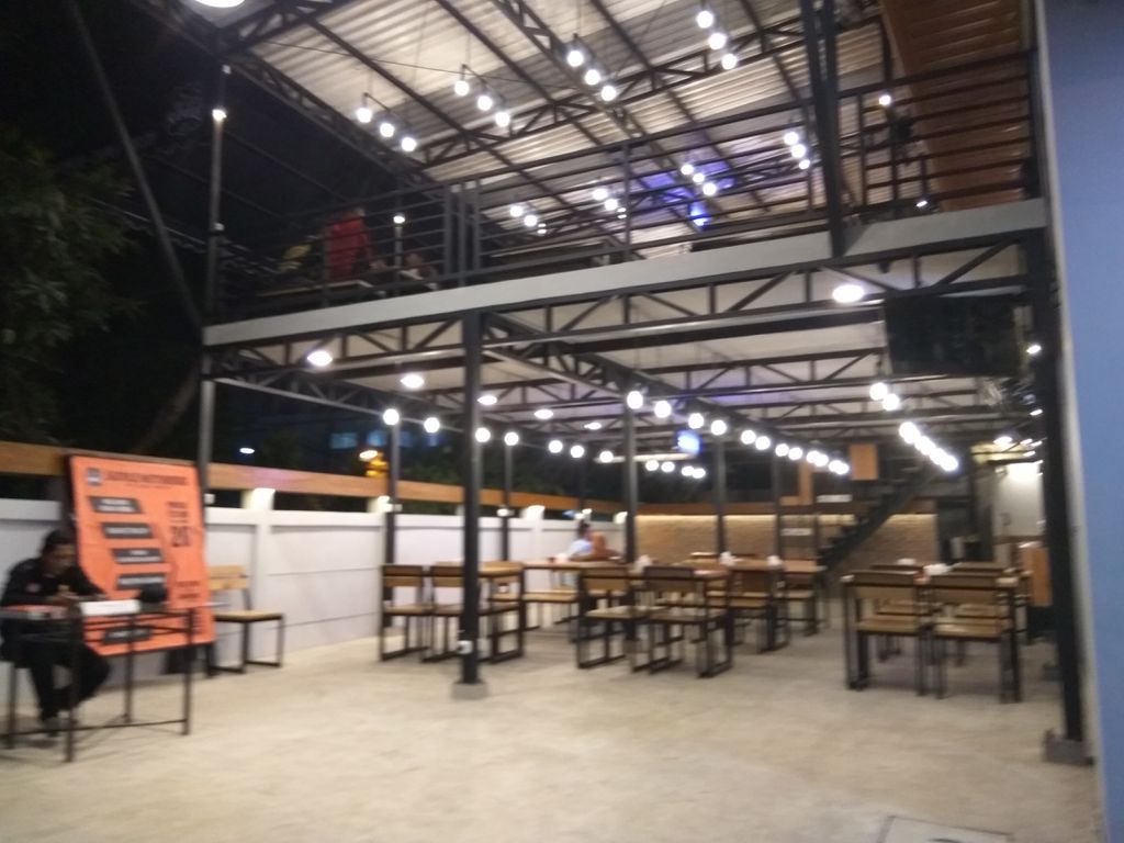 10 Rekomendasi Cafe Dengan Keunikan Yang Bikin Momen Hangoutmu di Surabaya Semakin Seru dan Betah! 9