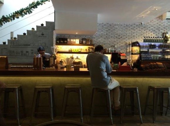 10 Daftar Pilihan Cafe Paling Romantis di Surabaya Yang Cocok Banget Untuk Dinner Bersama Pasangan 9