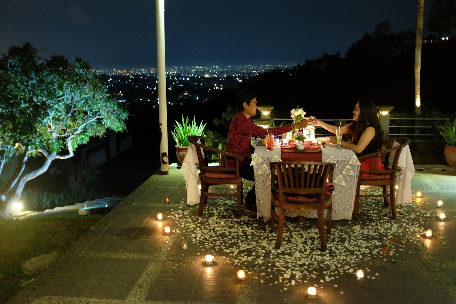 10 Rekomendasi Cafe Yang Sangat Kece di Daerah Semarang Untuk Dinner Romantis Bersama Pasangan 1