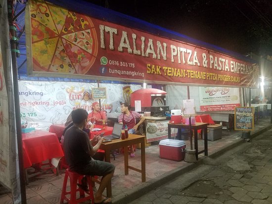 10 Referensi Tempat Hangout Daerah Jogja Ini Surganya Nongkrong Asik dan Bikin Lupa Pulang! 9 10 Referensi Tempat Hangout Daerah Jogja Ini Surganya Nongkrong Asik dan Bikin Lupa Pulang! 9