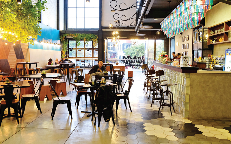 10 Daftar Pilihan Tempat Ngedate di Daerah Malang Dengan Suasana Cafe Yang Romantis 4