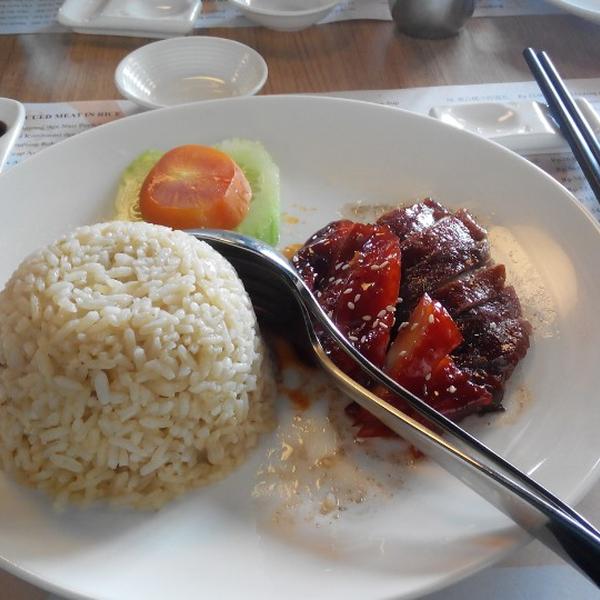 20 Tempat Makan di Bekasi Ini Wajib Dicoba Bareng Orang Tersayang dan Adakah Permainan Anak? 9