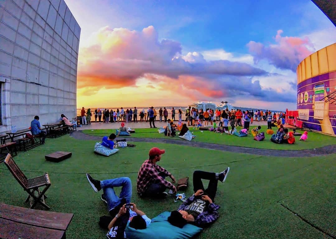 Menikmati Sunrise di Surabaya North Quay 8